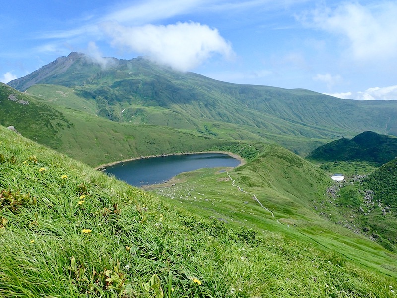 鳥海湖と鳥海山