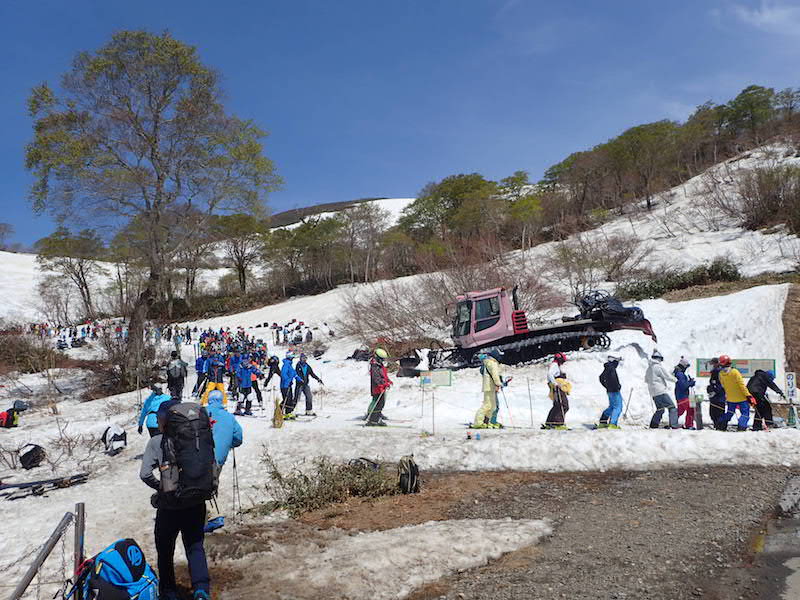 月山スキー場　春スキー　リフト行列