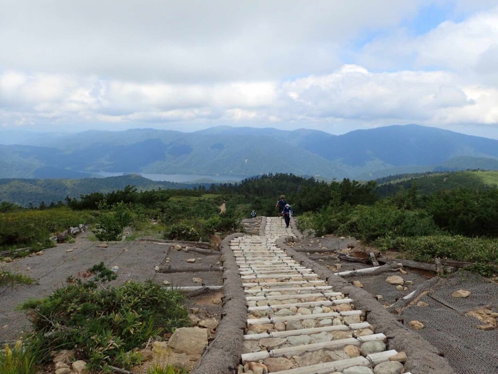 薬師岳　折立から登る　振り返ると有峰湖が見える