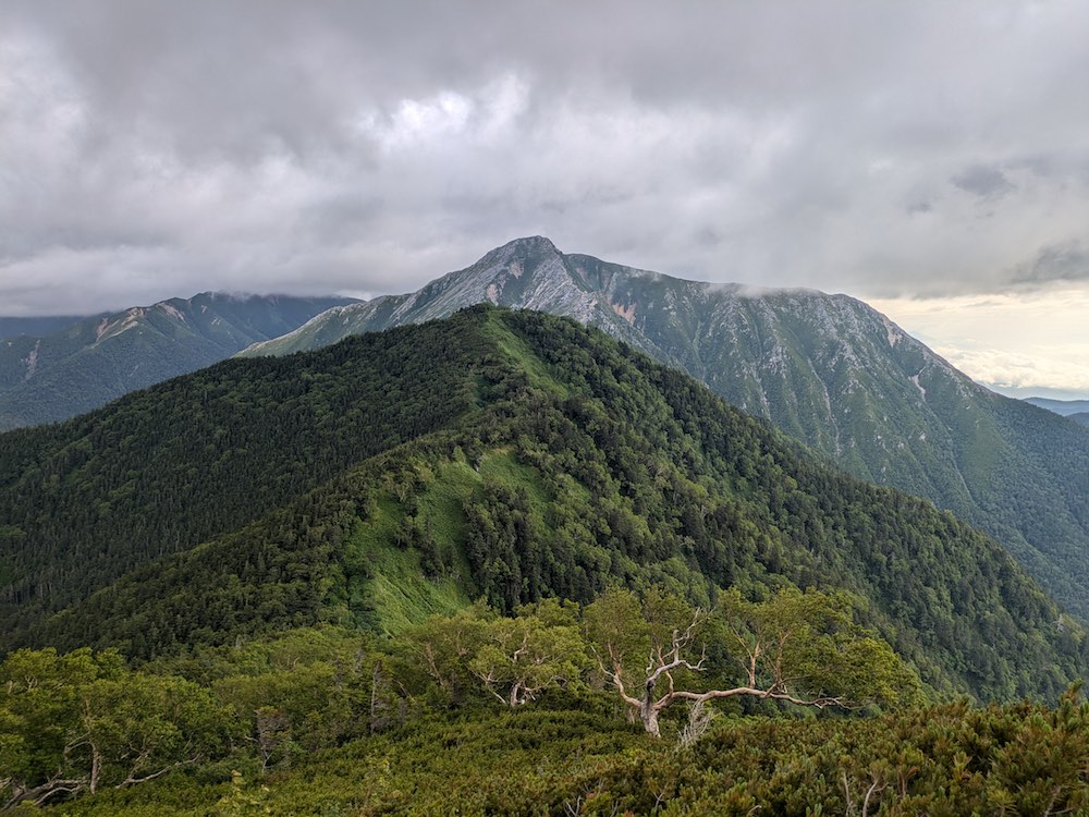 蝶槍から見る常念岳