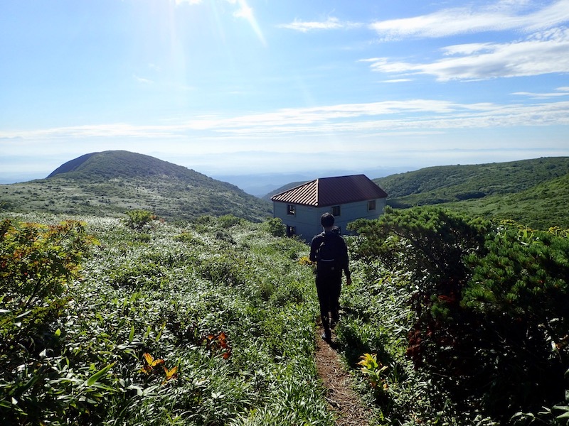 笊森の避難小屋が見えた