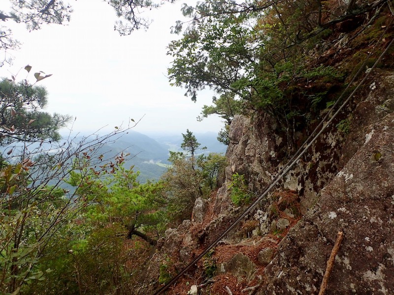 ロープ出現、眼下には田畑が望まれる