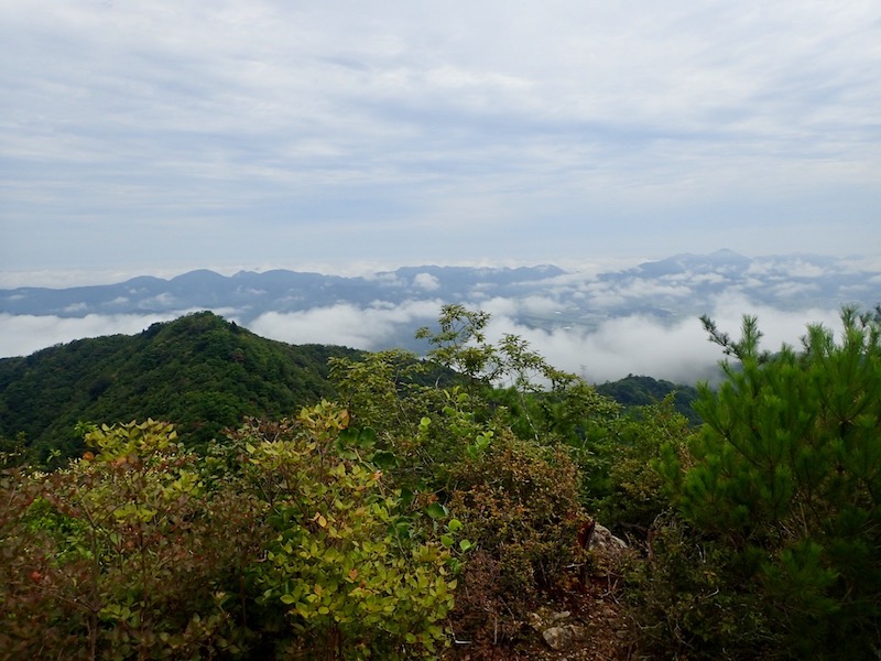 右手は多紀連山