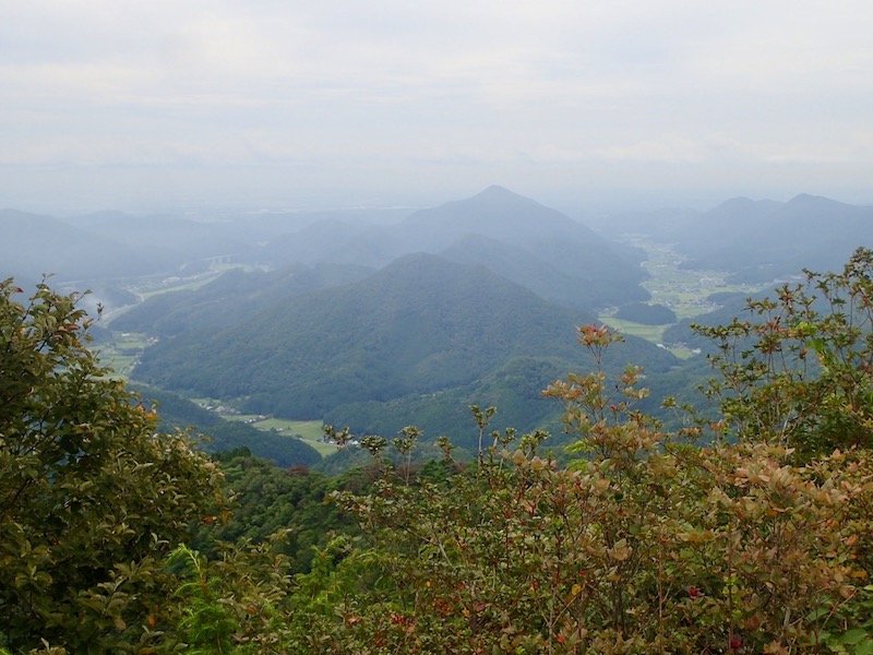 虚空蔵山も眼下だ