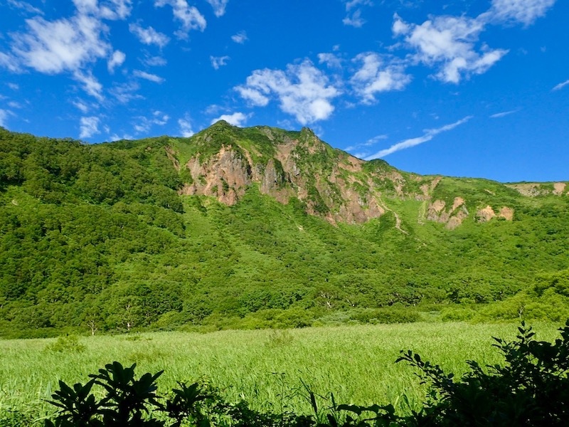 沼ノ平からみる磐梯山は荒々しい