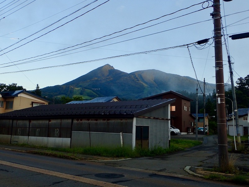 街中から見える磐梯山
