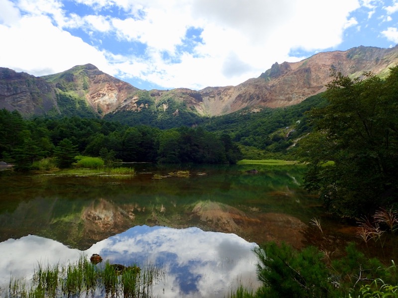 銅沼に映る逆さ磐梯