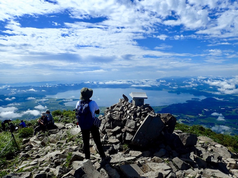 会津・磐梯山（猪苗代駅〜裏磐梯） 息を呑む「天鏡」猪苗代湖