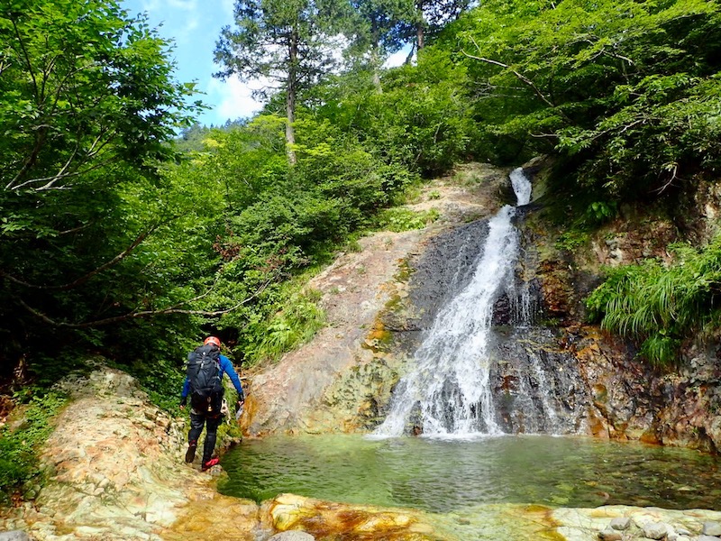 鎧滝の上に斜瀑