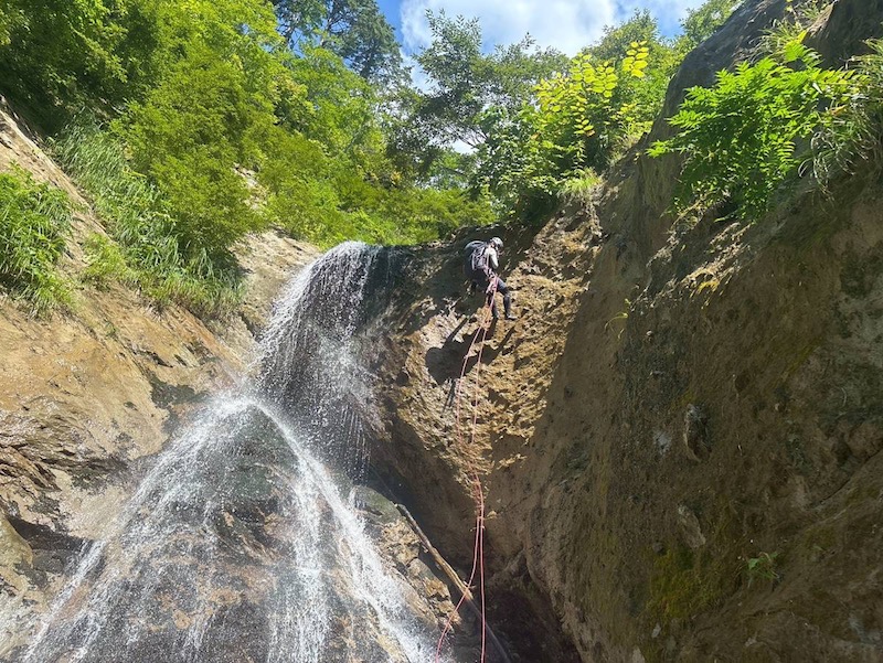 鬼口沢下降最初の懸垂下降