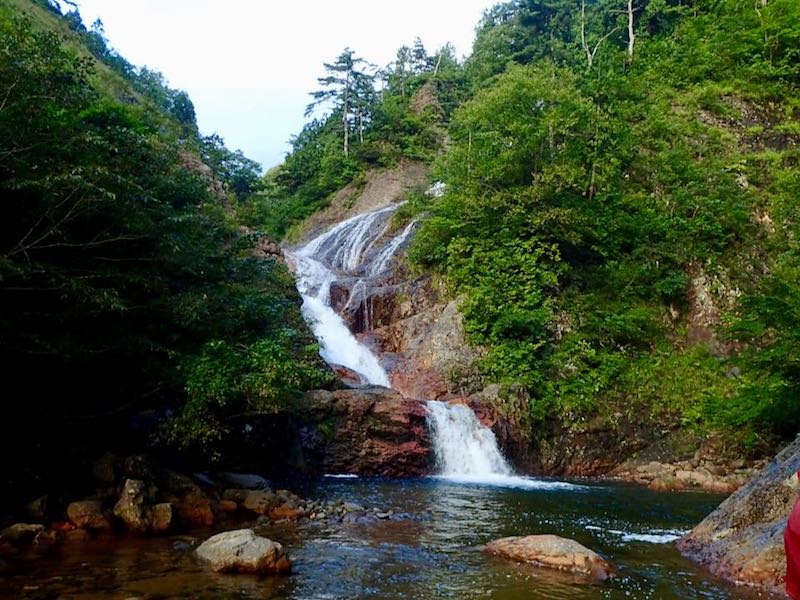 一段目小滝は左手のバンドから落ち口へ