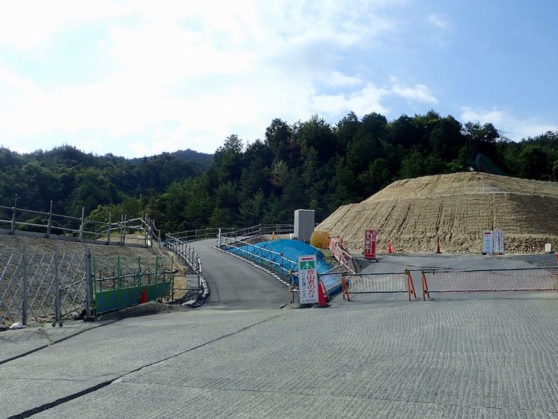 新名神の工事が続いている