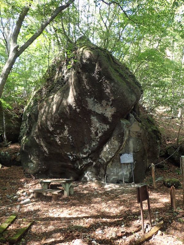 鏡岩（孝子別れの処）