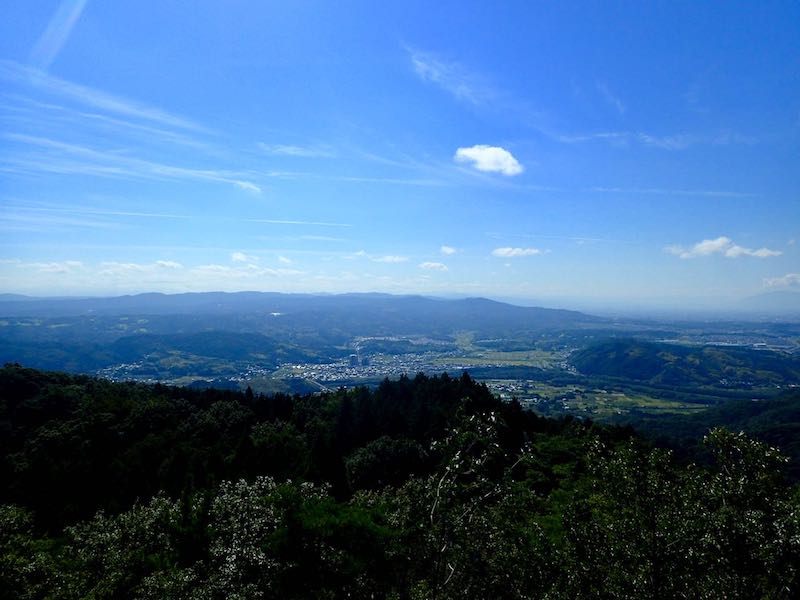 三上山の展望台から-加茂の街並み