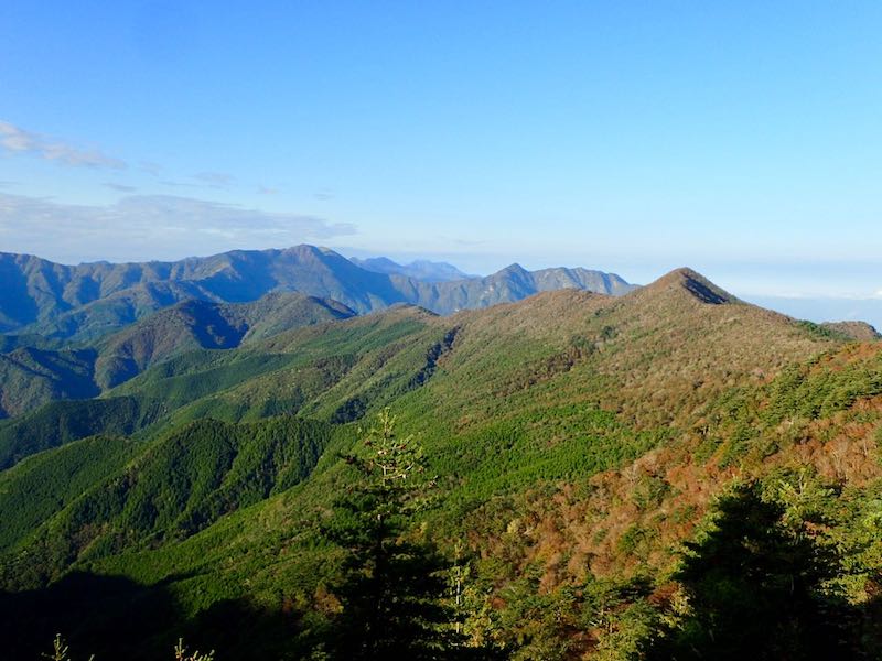 三ツ森、瓶ヶ森、石鎚も見える