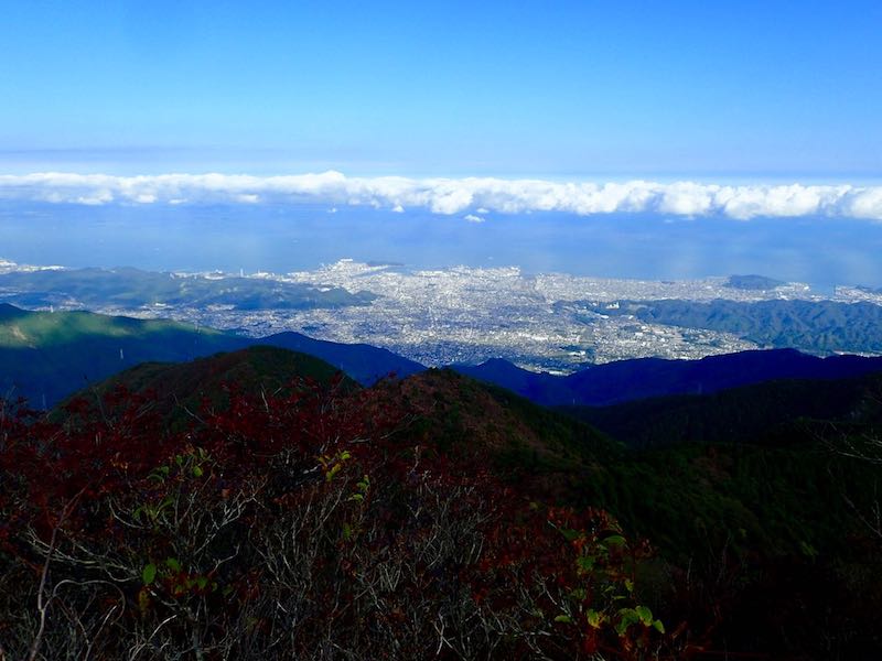 新居浜の町並みはすぐ近くだ