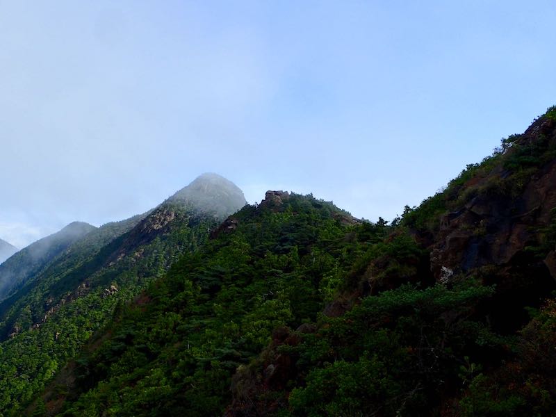 東赤石山は一番左の山かな？