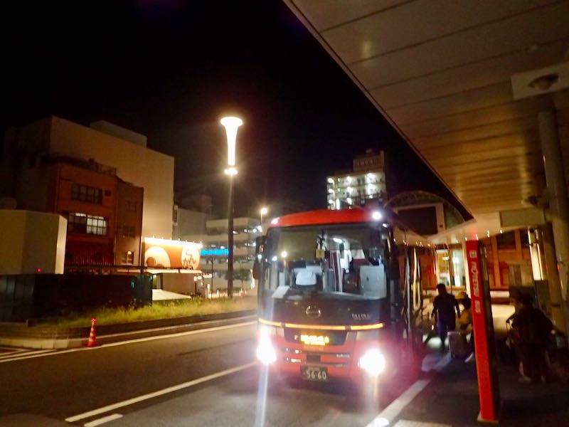 松山市駅に到着