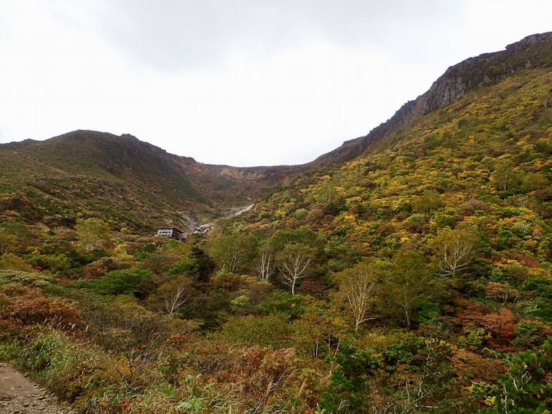くろがね小屋が見えてきた