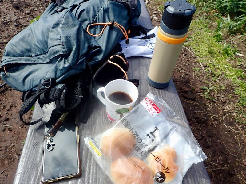 パンとコーヒーで一服