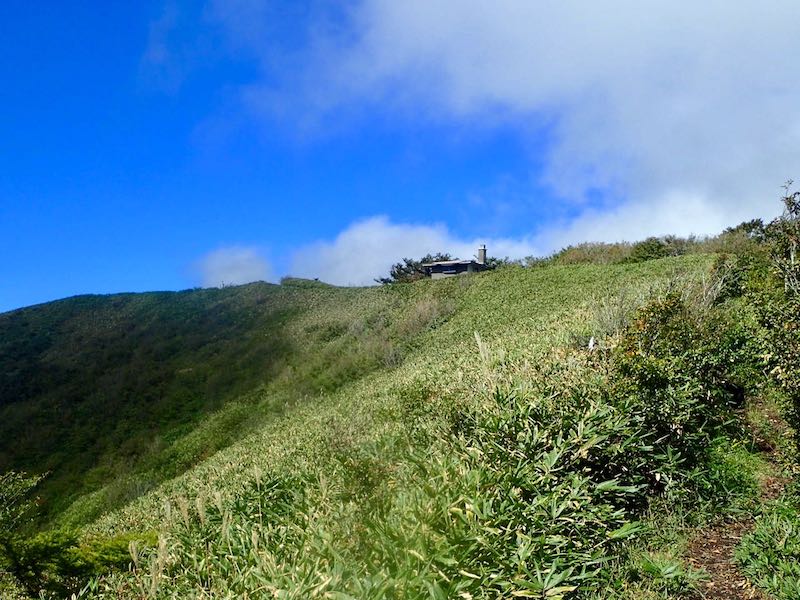 中蒜山には避難小屋があった