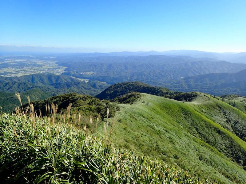 中国山地・蒜山三山日帰り縦走　犬挟峠の入山口まで歩いて戻る 10月マイカー