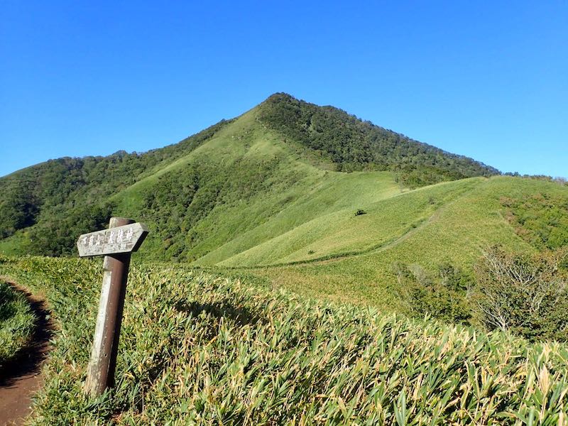 雲居平から下蒜山を眺める
