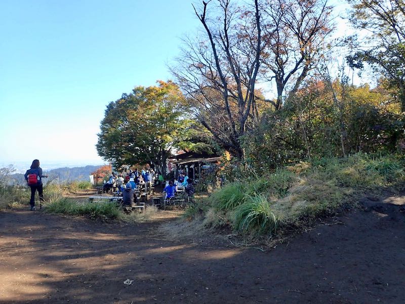 景信山の賑わい