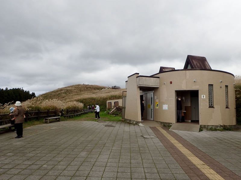 第一駐車場にはトイレ、レストランあり