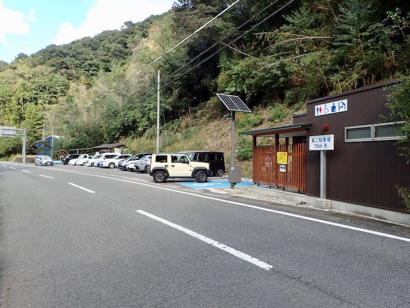 駐車場にはトイレもある