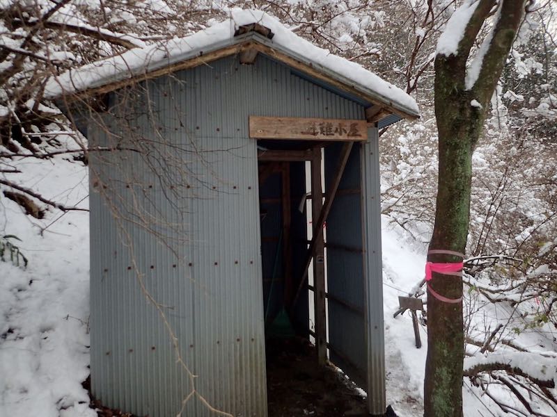 井戸谷避難小屋は降雪時など助かるだろう