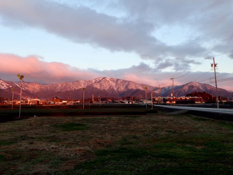 朝日の中の入道ヶ岳