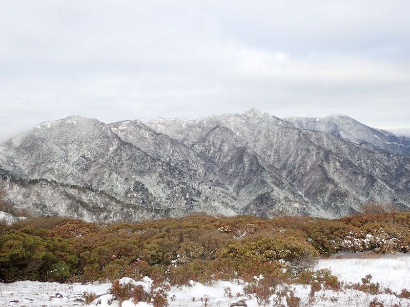 鈴鹿の主稜線-鎌ヶ岳が凛々しい