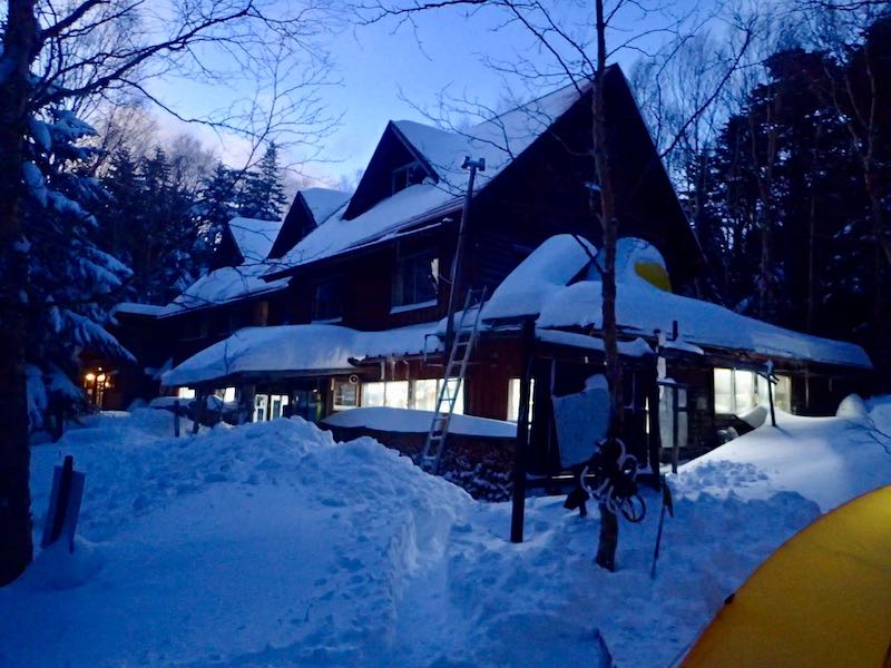 日暮れどきの青苔荘