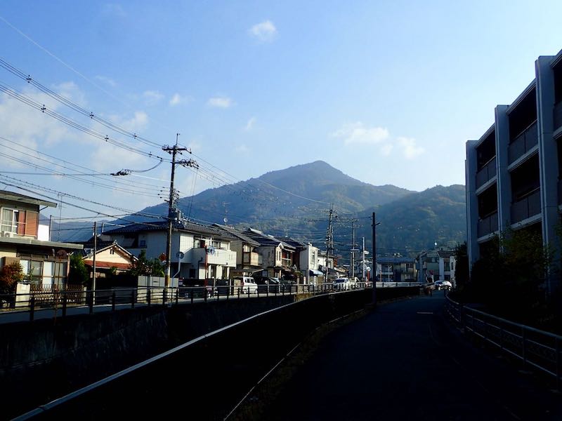 比叡山を見上げる