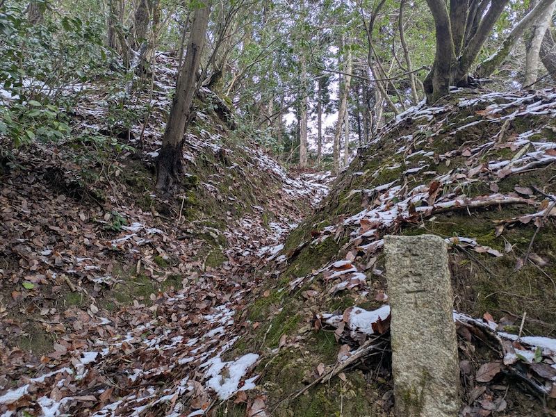 いきなりの急登-雪がない…