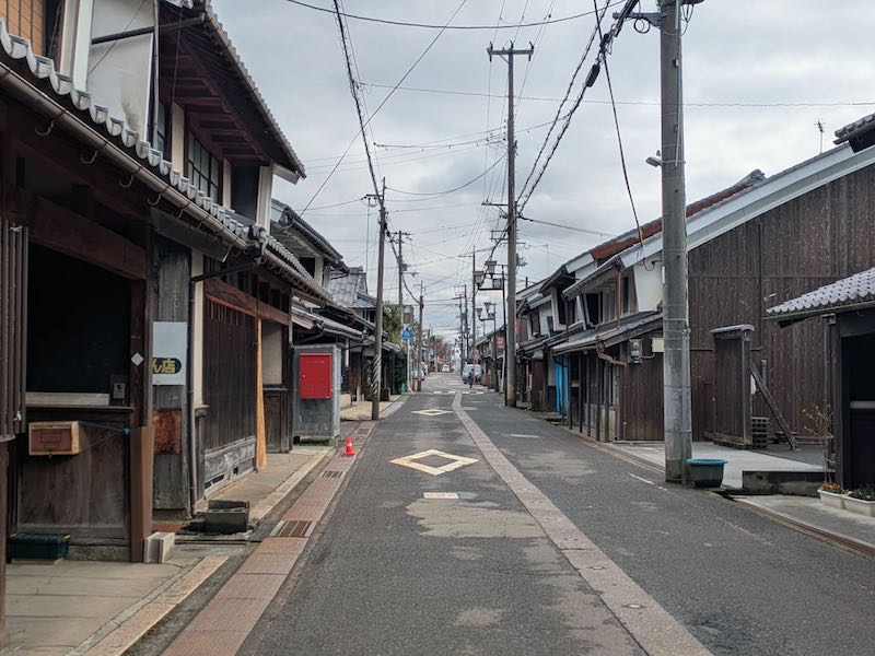 北国街道の街並みが残されている