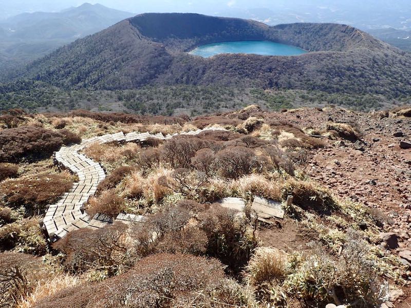 大浪池へは激下り