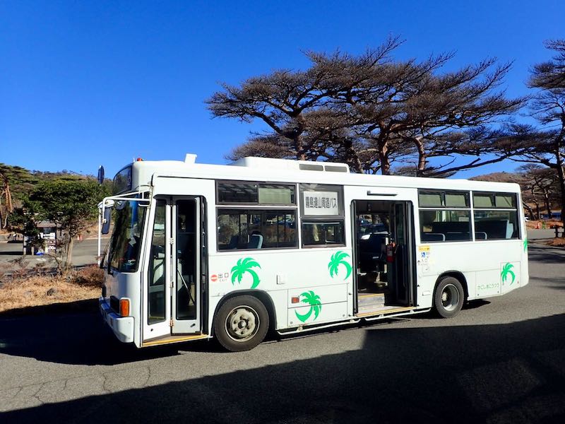 霧島連山周遊バスがえびの高原に着いた