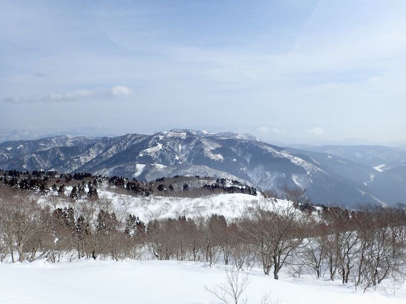 東の方角 乗鞍岳かな?