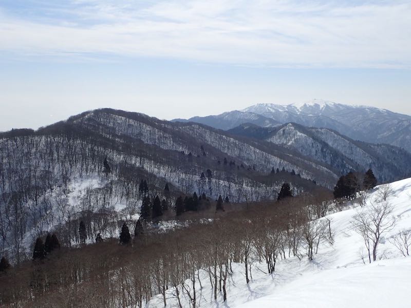 左はコヤマノ岳、右は蓬莱山