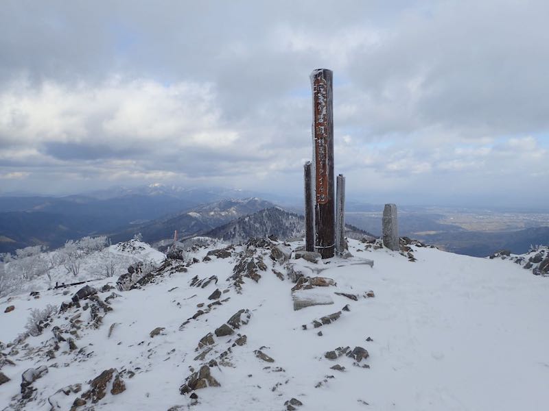 関西の雪山・比良 武奈ヶ岳　雪の少ない年もある　坊村から雪山日帰り