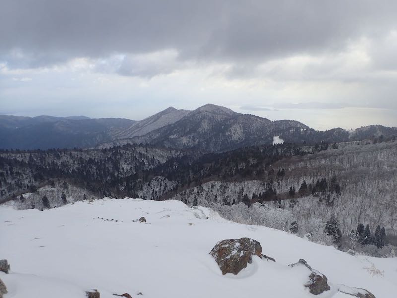 釈迦ケ岳方面琵琶湖が見える