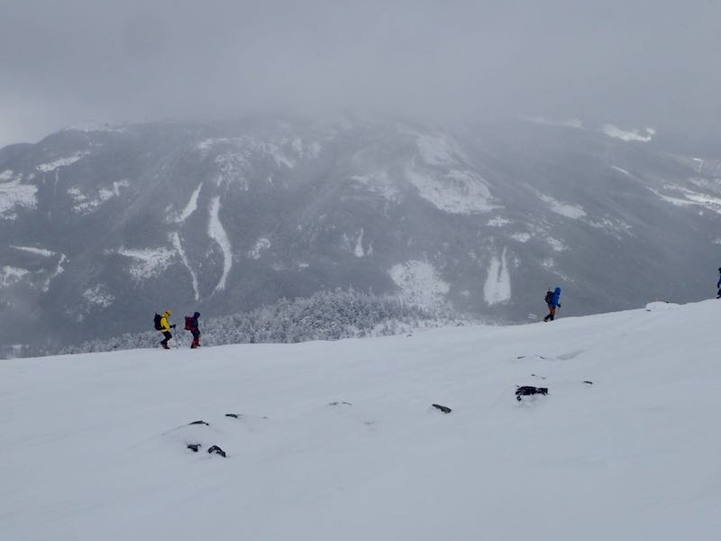 下山する人たち