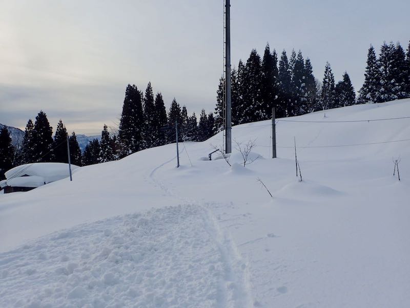 山之坊の除雪終点から歩く