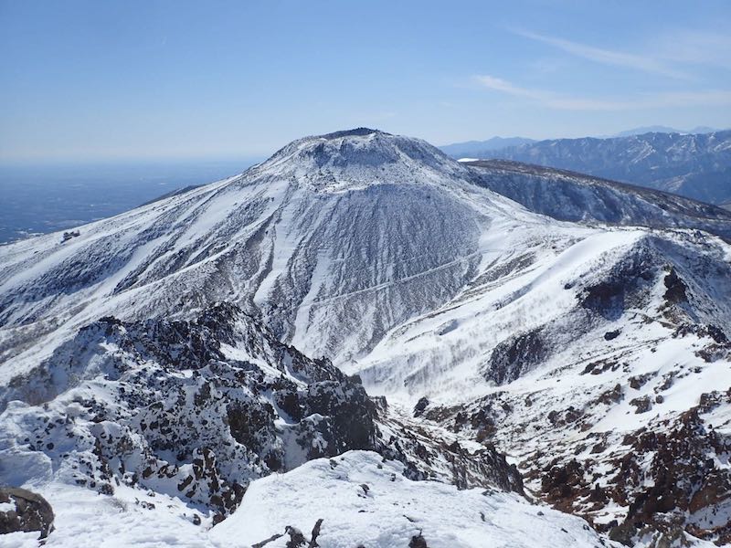 朝日岳から見る茶臼岳