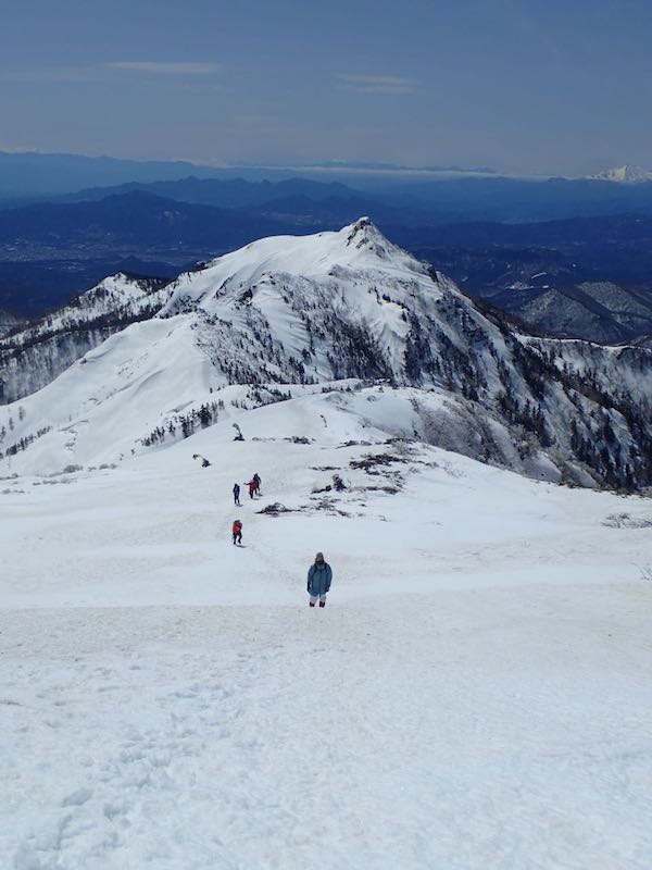 まだまだ登ってくる