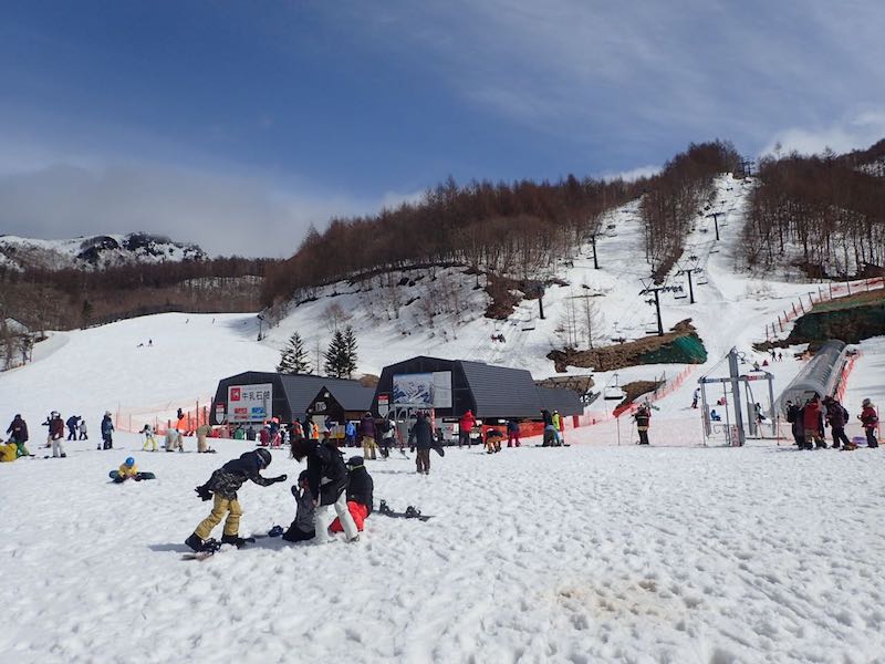 賑わうスキー場