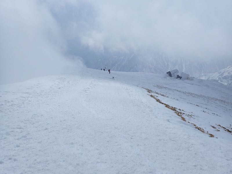 肩ノ小屋を見下ろす