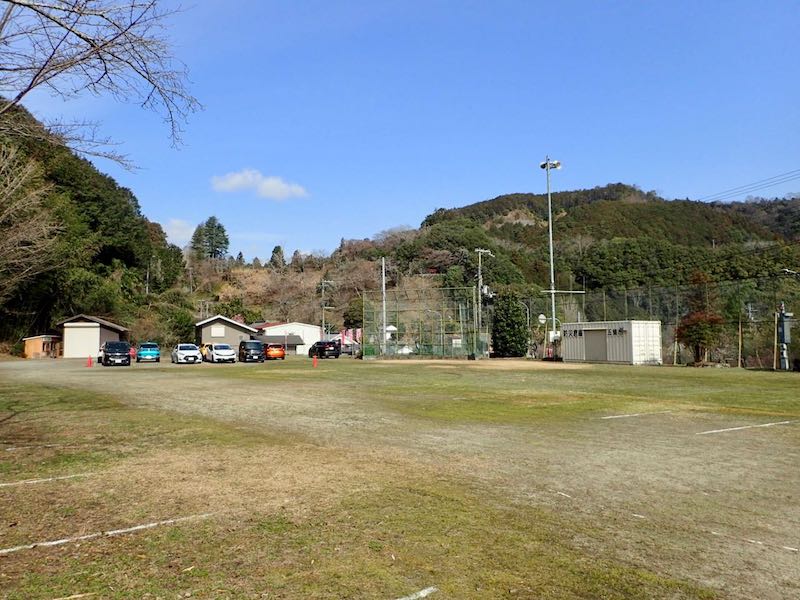 臨時駐車場は500円